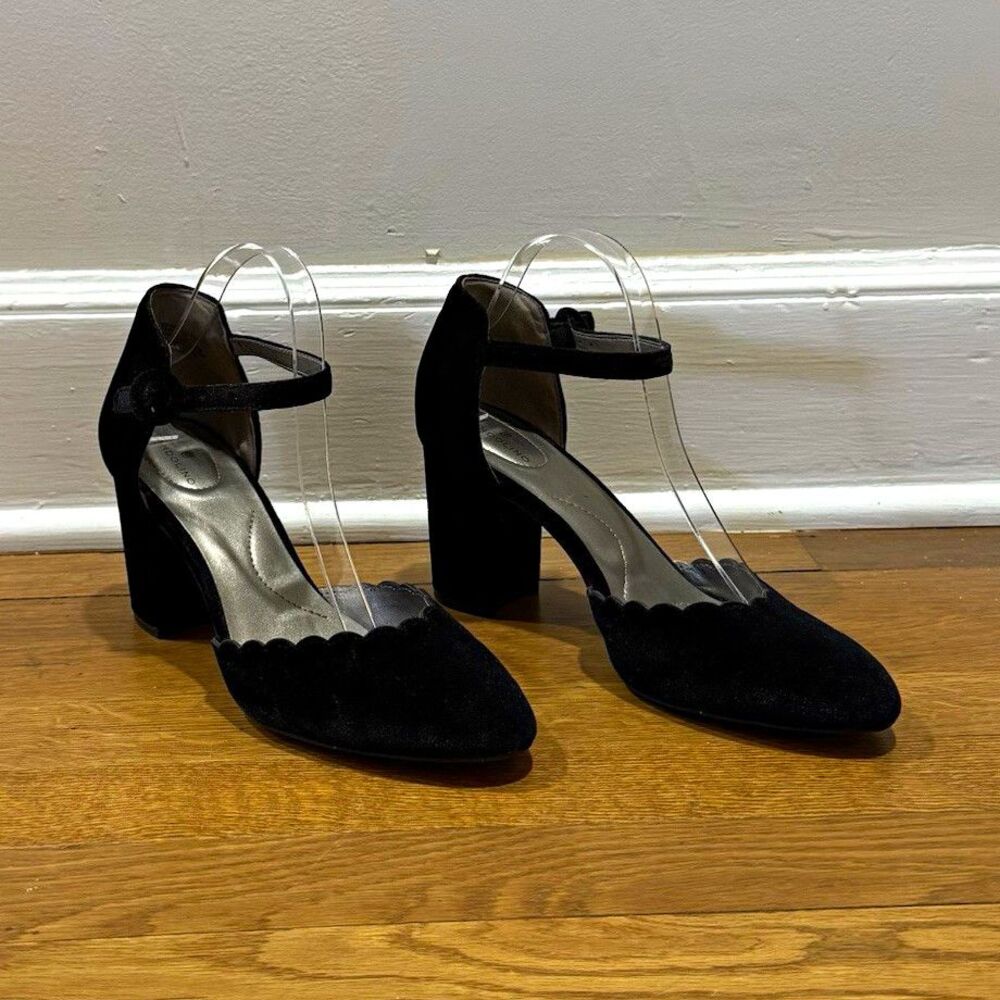 Bandolino Black Velvet Velour Scalloped Ankle Strap Almond Toe Pumps Sz 10M